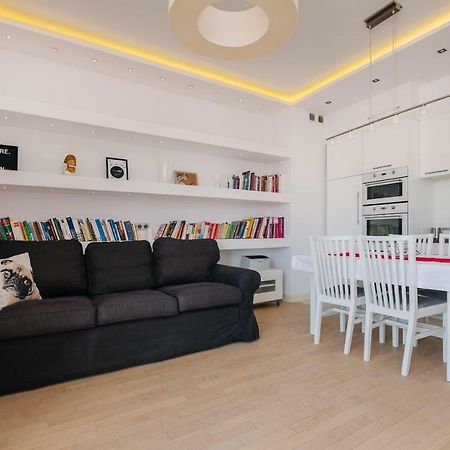 Modern Apartment Across The Ponds Warschau Exterior foto