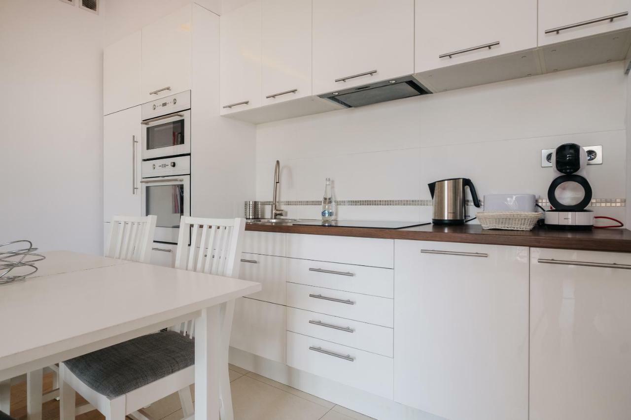 Modern Apartment Across The Ponds Warschau Exterior foto
