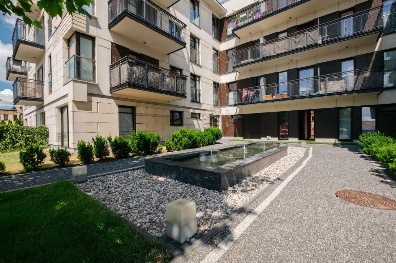 Modern Apartment Across The Ponds Warschau Exterior foto